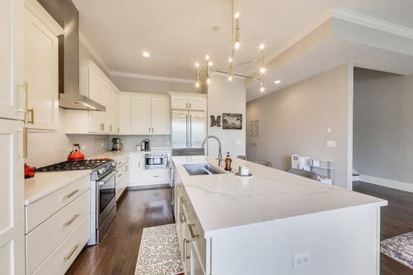 2136 W Belmont AVE #PH, Chicago, IL 60618