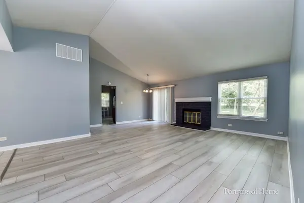1000 Oakland LN, Aurora, IL 60504