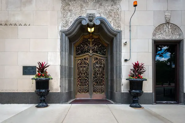 2000 N Lincoln Park West #1101, Chicago, IL 60614