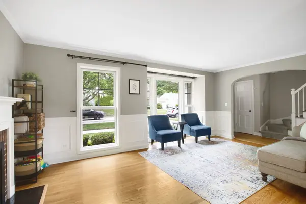 1005 N Race AVE, Arlington Heights, IL 60004