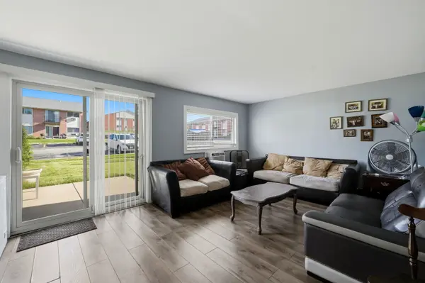 685 E FULLERTON AVE #101, Glendale Heights, IL 60139