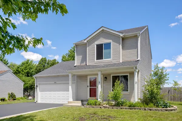1312 Burke LN, South Elgin, IL 60177