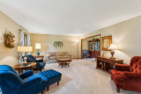 738 W Evergreen CT, Palatine, IL 60067