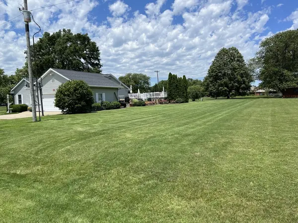 314 Kellerhal DR, Cissna Park, IL 60924