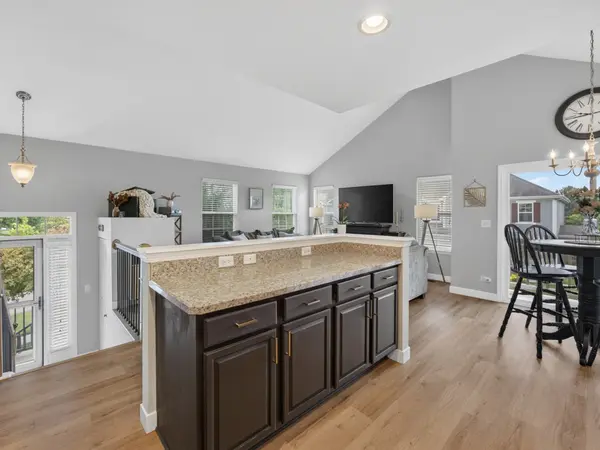 941 Emerald DR, Pingree Grove, IL 60140