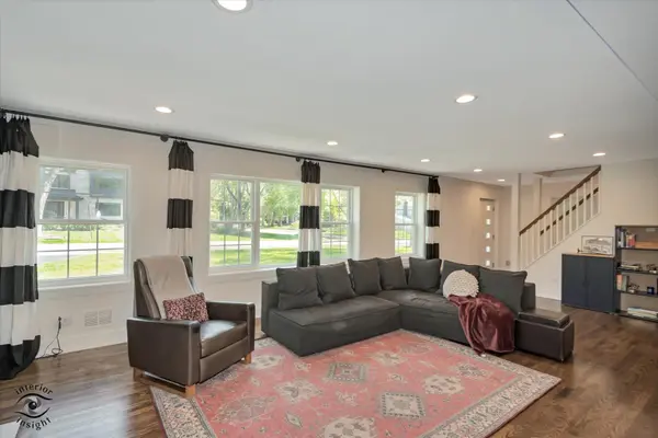 829 E Porter AVE, Naperville, IL 60540