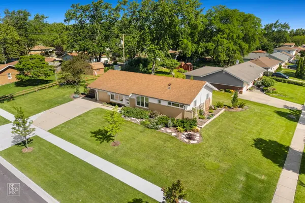 580 NEWARK LN, Hoffman Estates, IL 60169