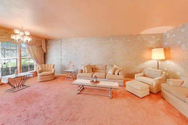 1014 E Crabtree DR, Arlington Heights, IL 60004