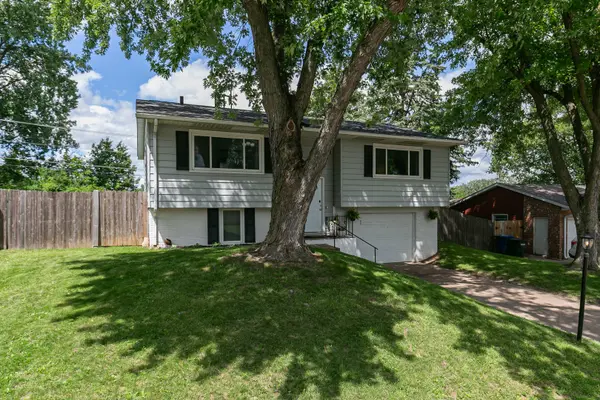 2912 E 35TH ST, Davenport, IA 52807