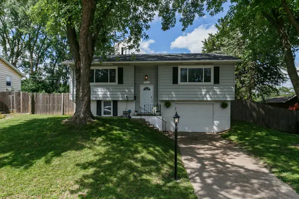 2912 E 35TH ST, Davenport, IA 52807
