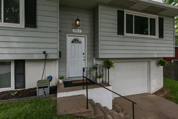 2912 E 35TH ST, Davenport, IA 52807