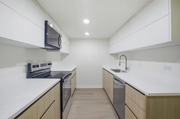 255 S West AVE #310, Elmhurst, IL 60126