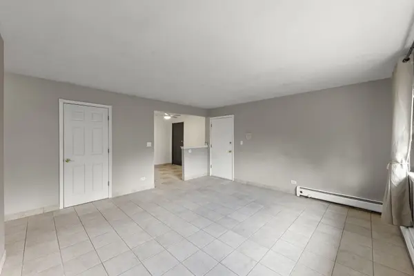255 E OAK ST #12, Addison, IL 60101