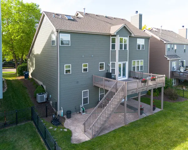 39W219 E Mallory DR, Geneva, IL 60134