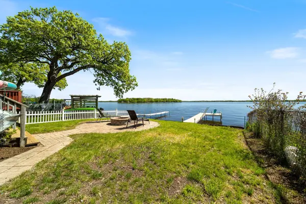 107 Hillside CT, Fox Lake, IL 60020