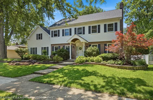 1229 Atlas LN, Naperville, IL 60540
