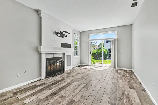 3103 Falling Waters LN #3103, Lindenhurst, IL 60046