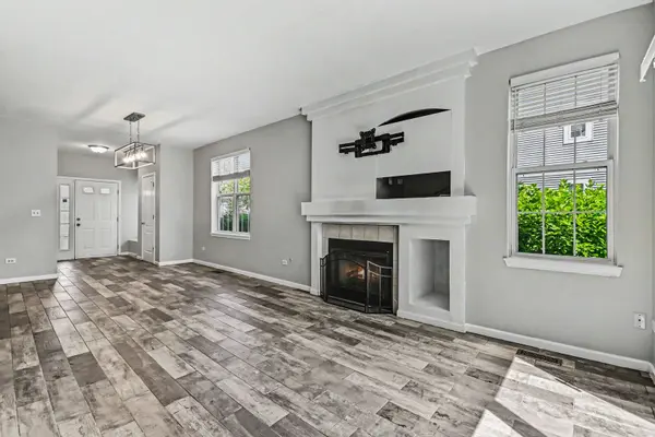 3103 Falling Waters LN #3103, Lindenhurst, IL 60046