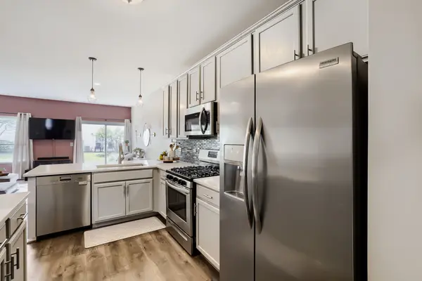 233 Nicole DR #C, South Elgin, IL 60177