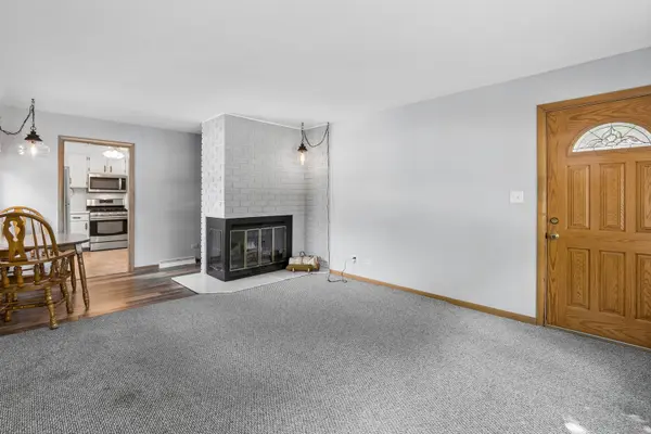 215 Brice AVE, Mundelein, IL 60060