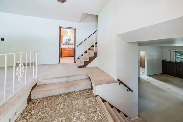 304 Dartmoor DR, Crystal Lake, IL 60014