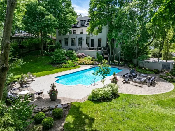 605 Arbor Vitae RD, Winnetka, IL 60093