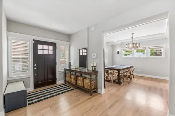 843 N East AVE, Oak Park, IL 60302
