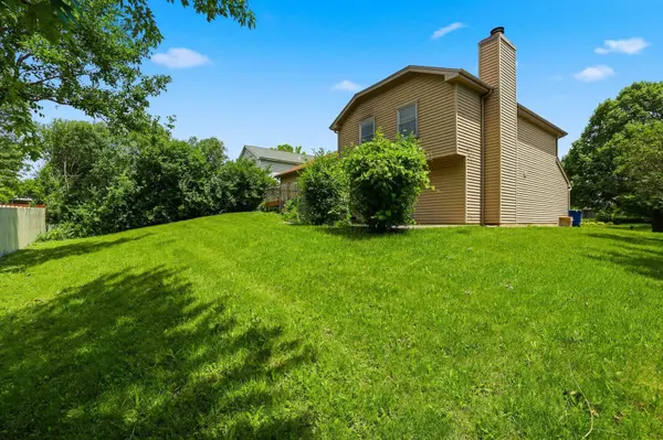 310 Crestwood CT, Algonquin, IL 60102