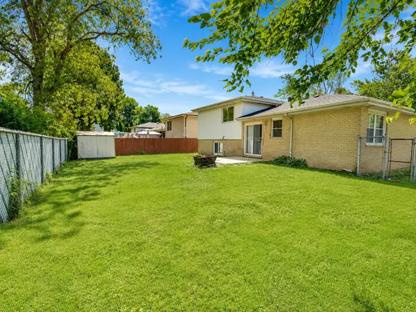 5042 157th ST, Oak Forest, IL 60452