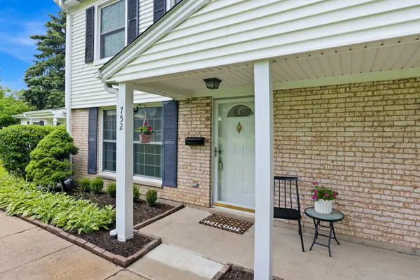 752 Gloucester DR, Elk Grove Village, IL 60007