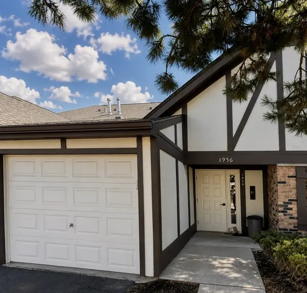 1956 N Hidden Creek CIR #3, Palatine, IL 60074
