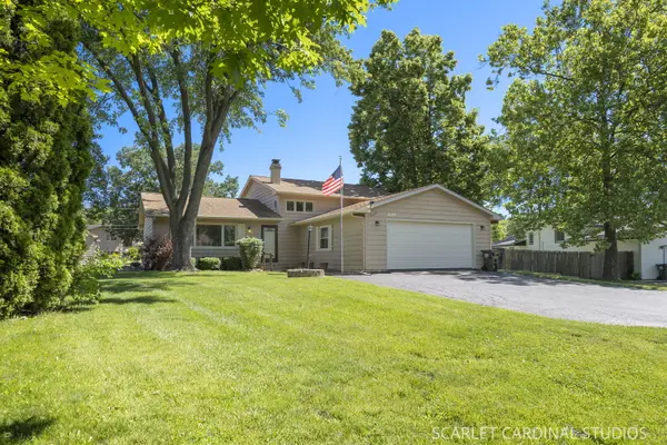 2120 Meadow DR, Lindenhurst, IL 60046