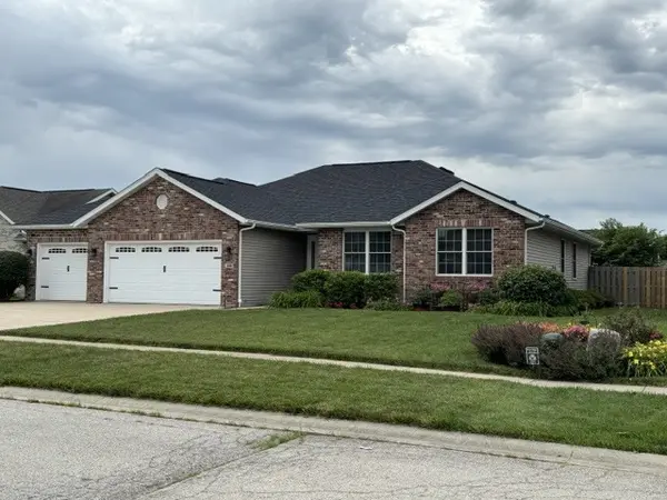318 Piazza LN, Chatham, IL 62629