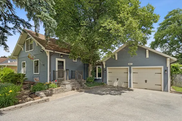 207 N Main ST, Mount Prospect, IL 60056