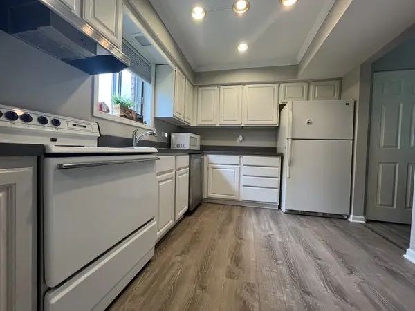468 Valley DR #301, Naperville, IL 60563