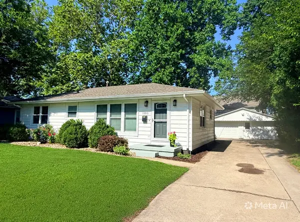 1003 McGregor ST, Bloomington, IL 61701