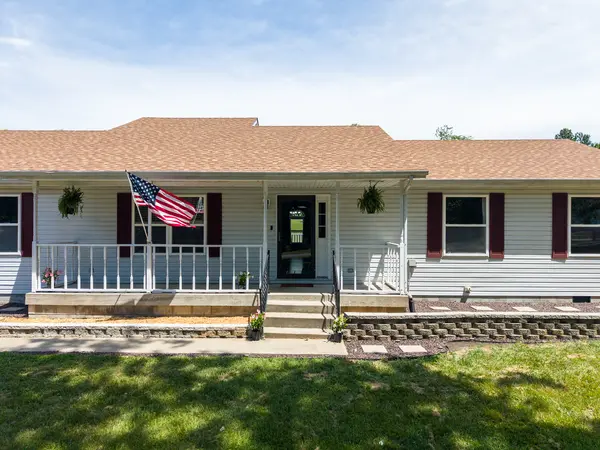 12084 E Hutchison RD, Mt Vernon, IL 62864