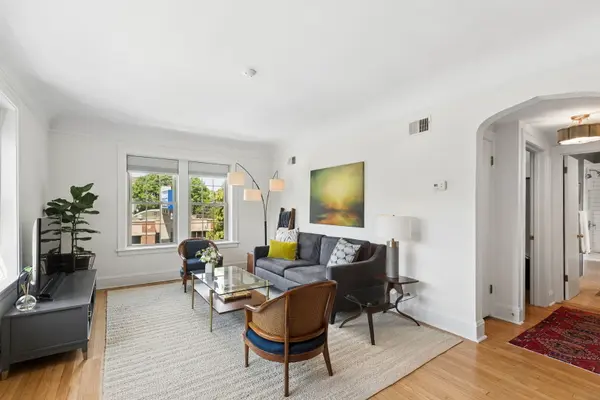1956 W Melrose ST #202, Chicago, IL 60657
