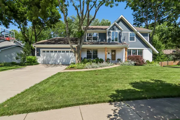 1204 Parliament CT, Libertyville, IL 60048