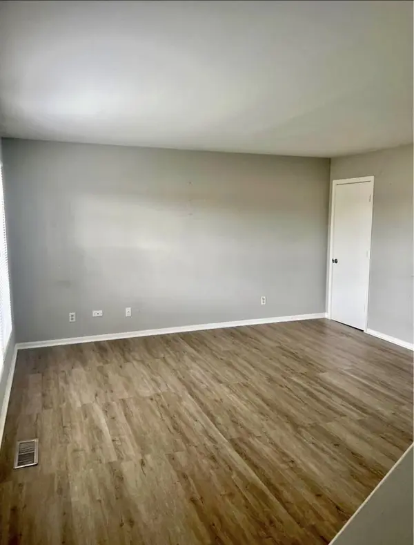 390 W Indian TRL, Aurora, IL 60506