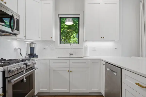 1109 W Cornelia AVE #1W, Chicago, IL 60657