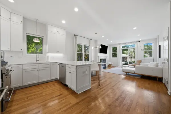 1109 W Cornelia AVE #1W, Chicago, IL 60657