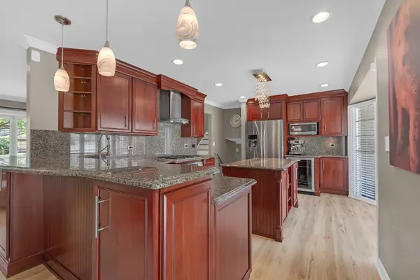 210 W Pickwick RD, Arlington Heights, IL 60005