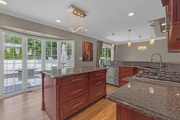 210 W Pickwick RD, Arlington Heights, IL 60005