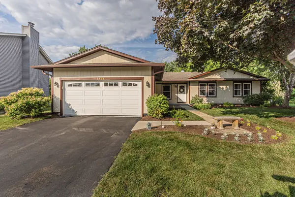 1526 Sycamore LN, Aurora, IL 60504