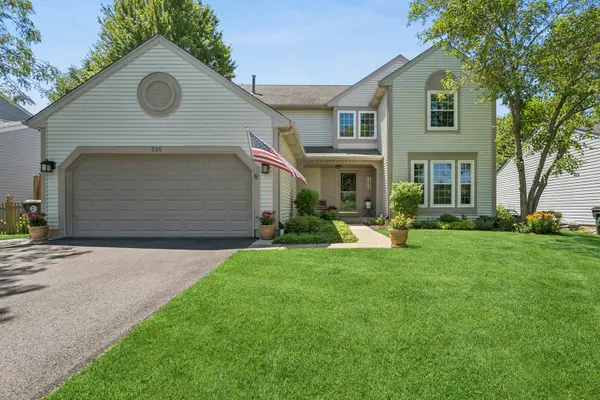 225 E Brittany LN, Hainesville, IL 60030