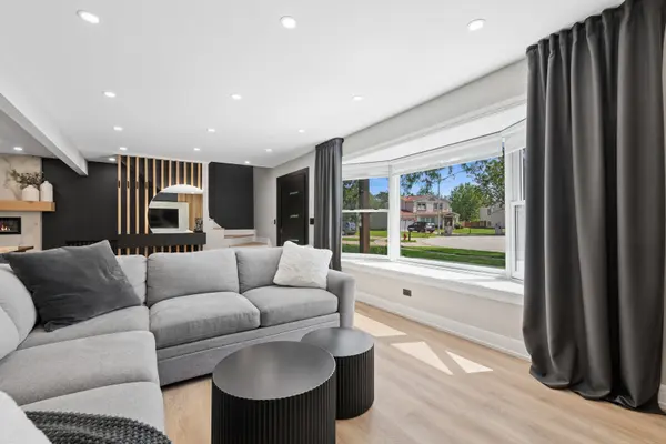 816 Adler CT, Schaumburg, IL 60194