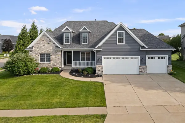 5089 Wyndham CT, Bettendorf, IA 52722