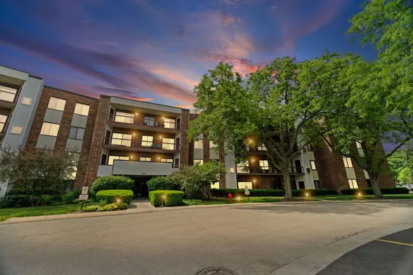 1500 Harbour DR #4F, Wheeling, IL 60090