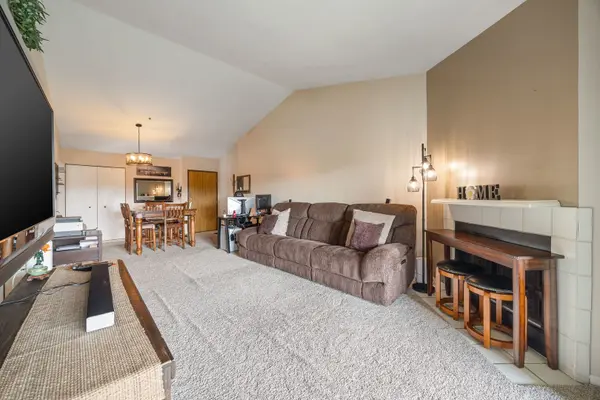 611 Hapsfield LN #306, Buffalo Grove, IL 60089
